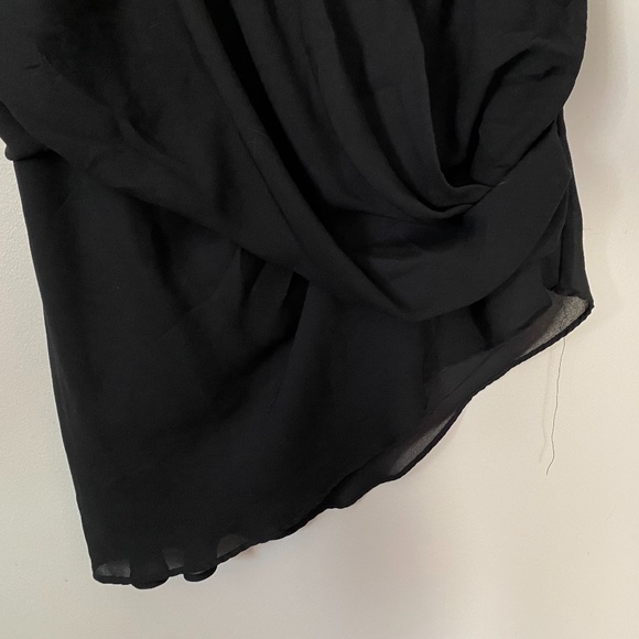 Danier Offset dress shirt, sleeveless - Picture 2 of 3